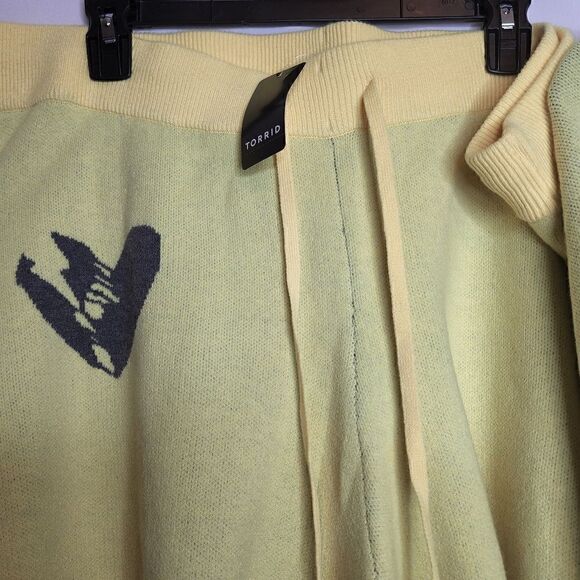 6X 30W Torrid Yellow Crop Sweater Hoodie Short Set Bolt Heart Luxe Cozy Lovesick - Picture 3 of 8